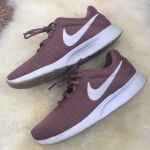 Nike Tanjun sneakers